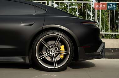 Седан Porsche Taycan 2021 в 