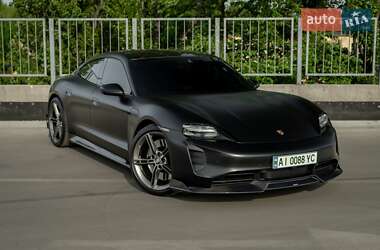 Седан Porsche Taycan 2021 в Києві