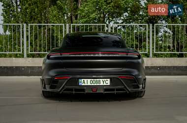 Седан Porsche Taycan 2021 в 