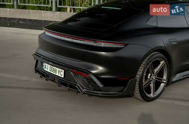 Седан Porsche Taycan 2021 в 