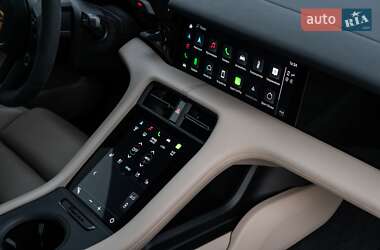 Седан Porsche Taycan 2021 в 
