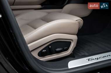 Седан Porsche Taycan 2021 в 