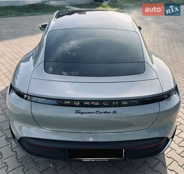 Седан Porsche Taycan 2020 в Киеве