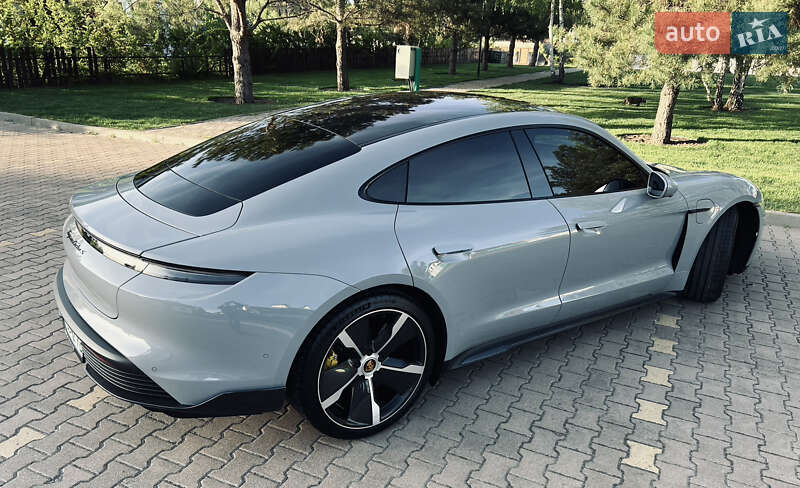 Седан Porsche Taycan 2020 в Киеве