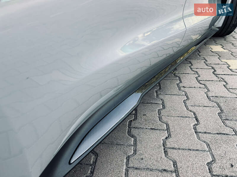 Седан Porsche Taycan 2020 в Киеве