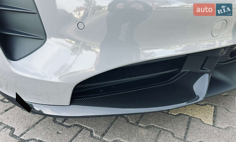 Седан Porsche Taycan 2020 в Киеве