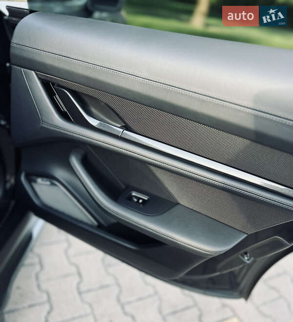 Седан Porsche Taycan 2020 в Киеве