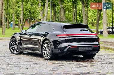 Седан Porsche Taycan 2022 в 