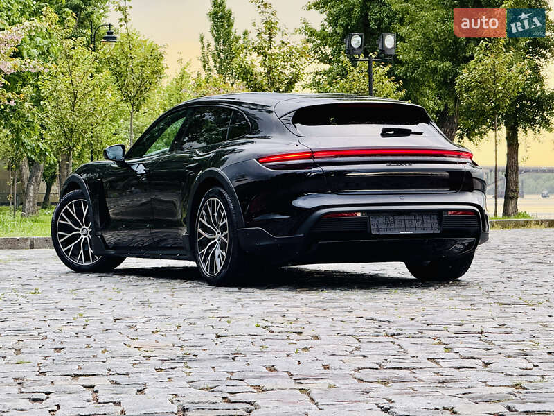 Седан Porsche Taycan 2022 в Киеве