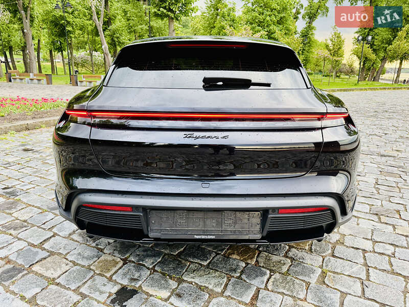 Седан Porsche Taycan 2022 в Киеве