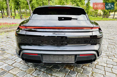 Седан Porsche Taycan 2022 в 