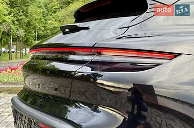 Седан Porsche Taycan 2022 в 