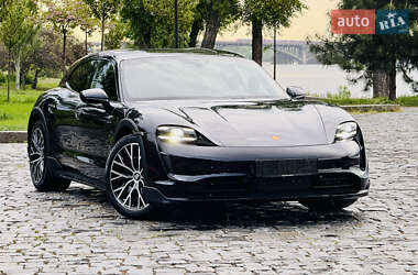 Седан Porsche Taycan 2022 в 