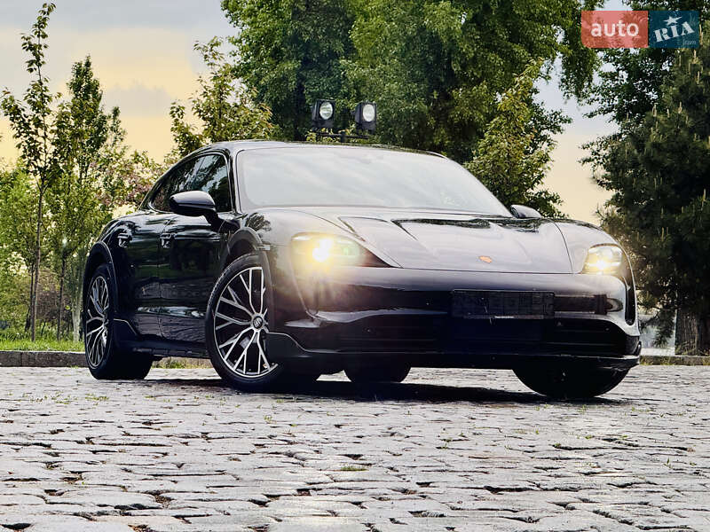 Седан Porsche Taycan 2022 в Киеве
