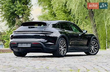 Седан Porsche Taycan 2022 в 