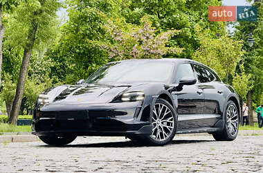 Седан Porsche Taycan 2022 в 