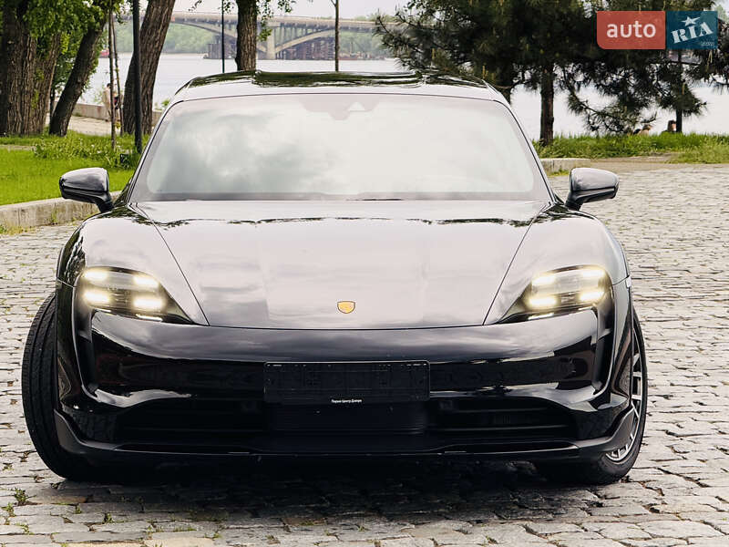 Седан Porsche Taycan 2022 в Киеве