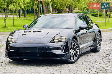Седан Porsche Taycan 2022 в 
