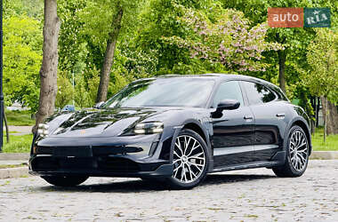 Седан Porsche Taycan 2022 в 