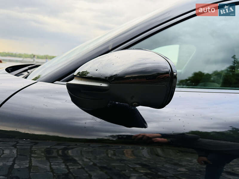 Седан Porsche Taycan 2022 в Киеве