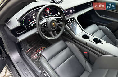 Седан Porsche Taycan 2022 в 