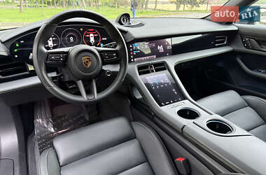 Седан Porsche Taycan 2022 в 