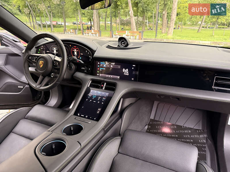 Седан Porsche Taycan 2022 в Киеве