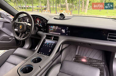 Седан Porsche Taycan 2022 в 