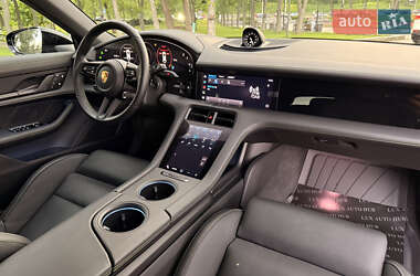Седан Porsche Taycan 2022 в 