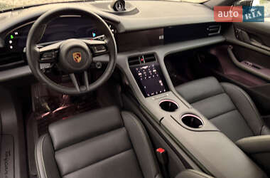 Седан Porsche Taycan 2022 в 
