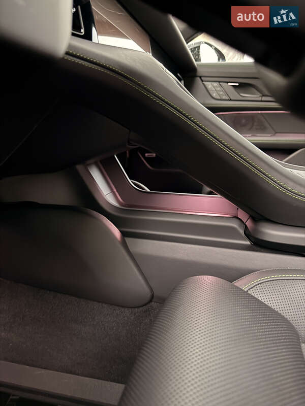 Седан Porsche Taycan 2022 в Киеве