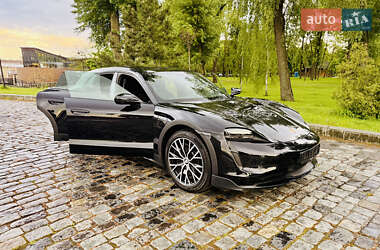 Седан Porsche Taycan 2022 в 