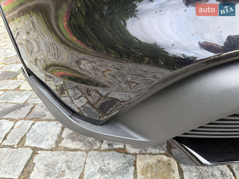 Седан Porsche Taycan 2022 в Киеве