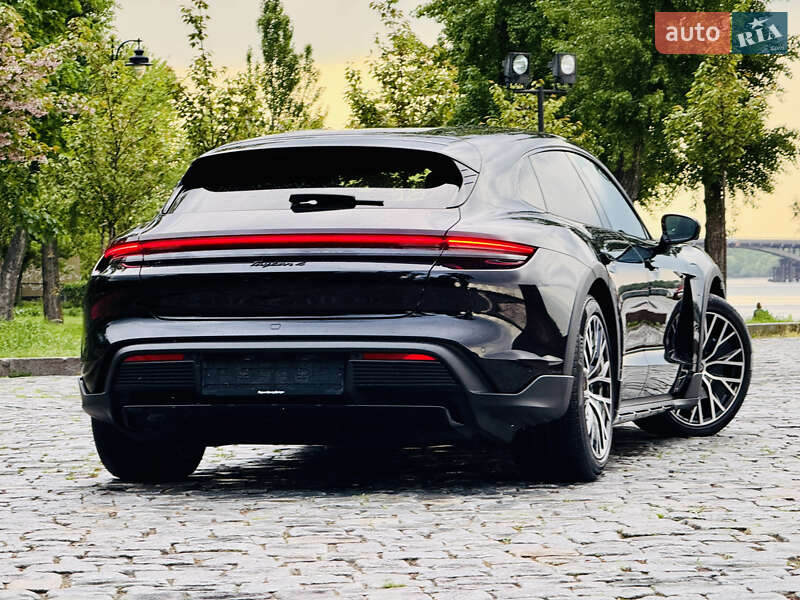Седан Porsche Taycan 2022 в Киеве
