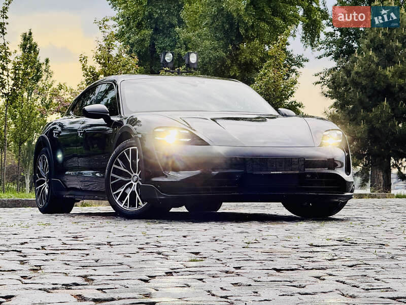 Седан Porsche Taycan 2022 в Киеве