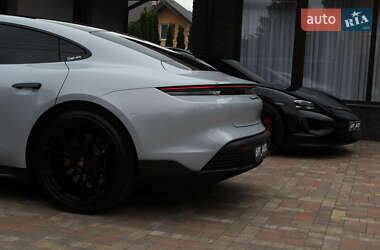 Седан Porsche Taycan 2023 в 