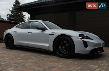 Седан Porsche Taycan 2023 в 