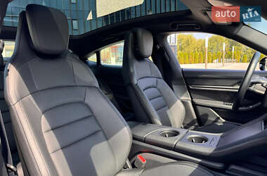 Седан Porsche Taycan 2021 в 