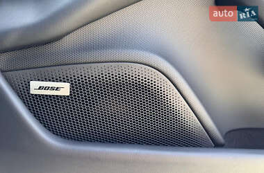 Седан Porsche Taycan 2021 в 