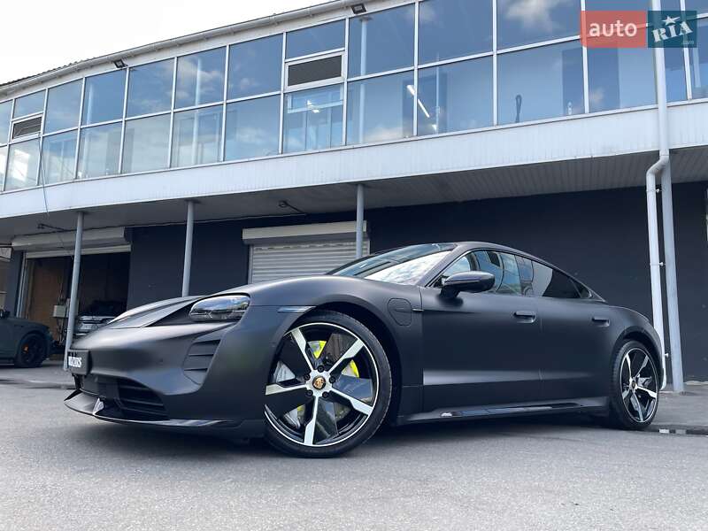 Седан Porsche Taycan 2020 в Киеве