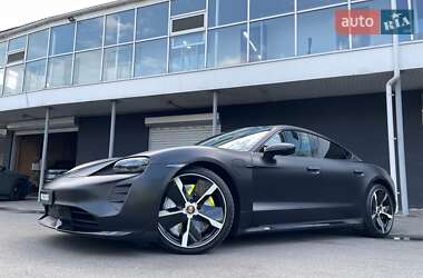 Седан Porsche Taycan 2020 в 