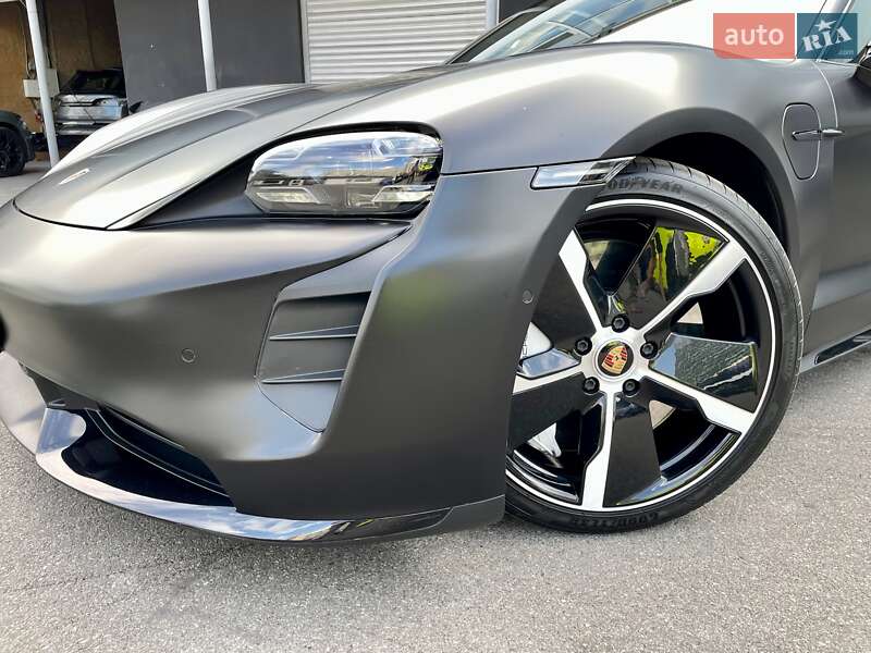 Седан Porsche Taycan 2020 в Киеве