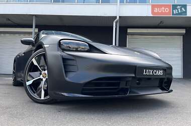 Седан Porsche Taycan 2020 в 