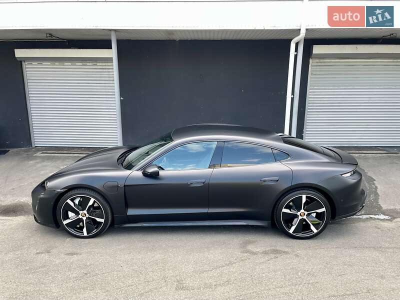 Седан Porsche Taycan 2020 в Киеве