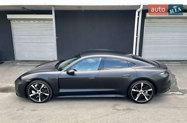 Седан Porsche Taycan 2020 в 