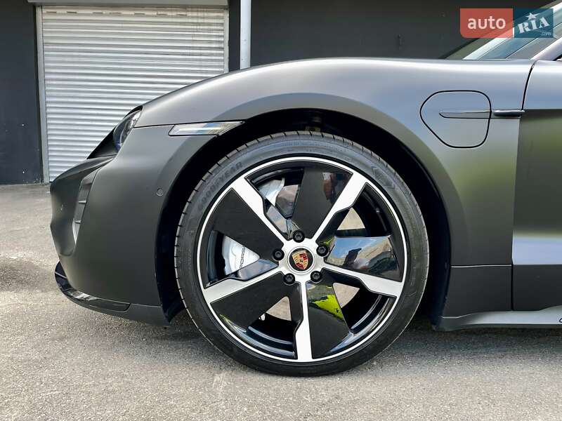 Седан Porsche Taycan 2020 в Киеве