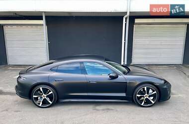 Седан Porsche Taycan 2020 в 