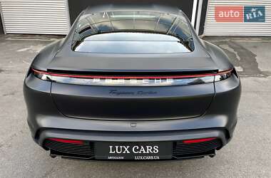 Седан Porsche Taycan 2020 в 