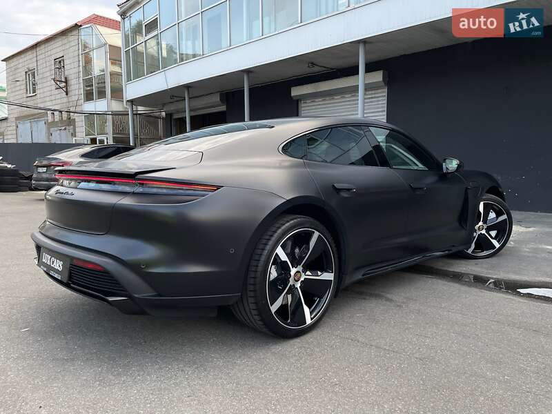 Седан Porsche Taycan 2020 в Киеве
