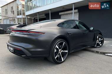 Седан Porsche Taycan 2020 в 